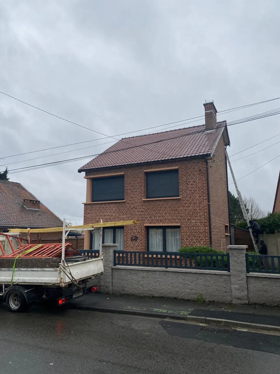 Après travaux : maison en briques à étage